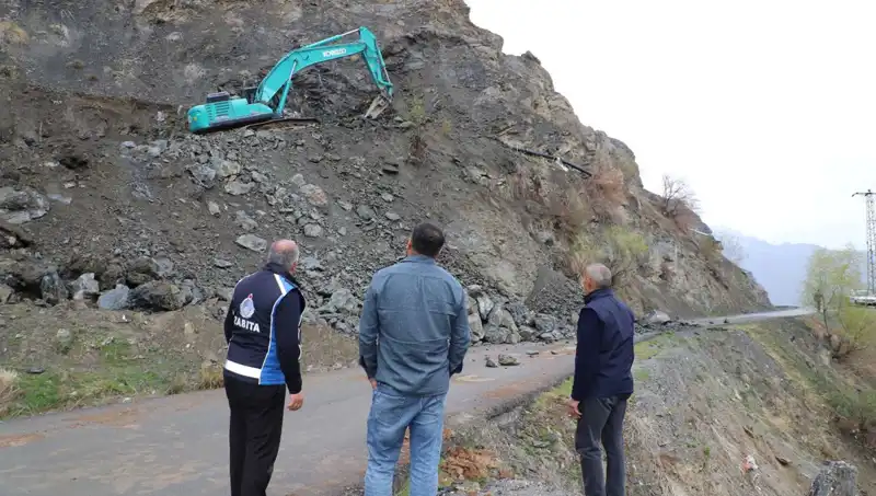 Hakkari’de Kaya Düşmelerine Karşı Hayati Önlemler Alınıyor