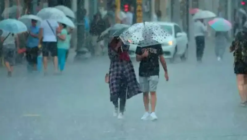 İstanbul'da Sağanak Yağış ve Yangın Bölgesinde Rüzgar Alarmı