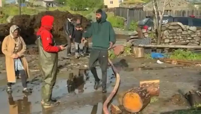 Ardahan'da Aniden Gelen Sağanak, Şehri Sel Baskınlarıyla Karşı Karşıya Bıraktı