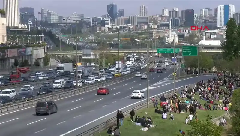 Deprem Sonrası Kentte Trafik Yoğunluğu Çarpıcı Biçimde Yüzde 56 Arttı