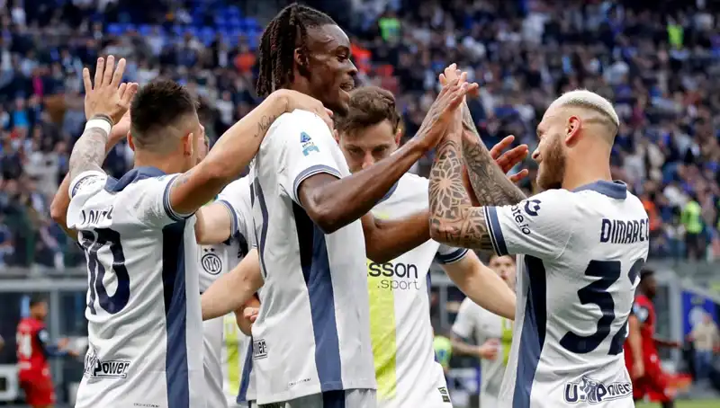 Serie A'da Şampiyonluk Yarışı Kıyasıya Devam Ediyor: Puanlar Eşitlendi!