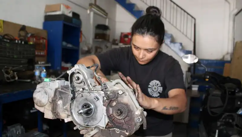Hayriye'nin Motor Ustalığı: Kadınların Güç Kazandığı Yolda Bir Başarı Hikayesi