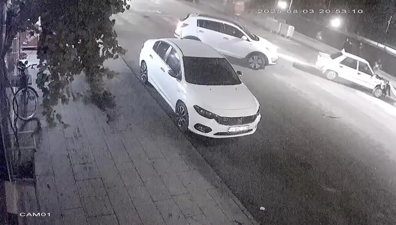 Yaya Geçidinde Hayat Kurtaran Anlar: Arka Plandan Gelen Tehlike