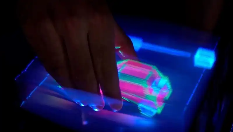 3D Hologram Teknolojisinde Devrim: Etkileşimli Hologram Tanıtıldı
